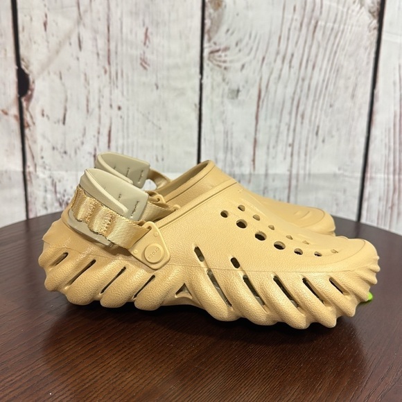 CROCS echo clog size 7 Wheat comfortable Trail Hiking and street wear worthy NWT - Picture 1 of 14